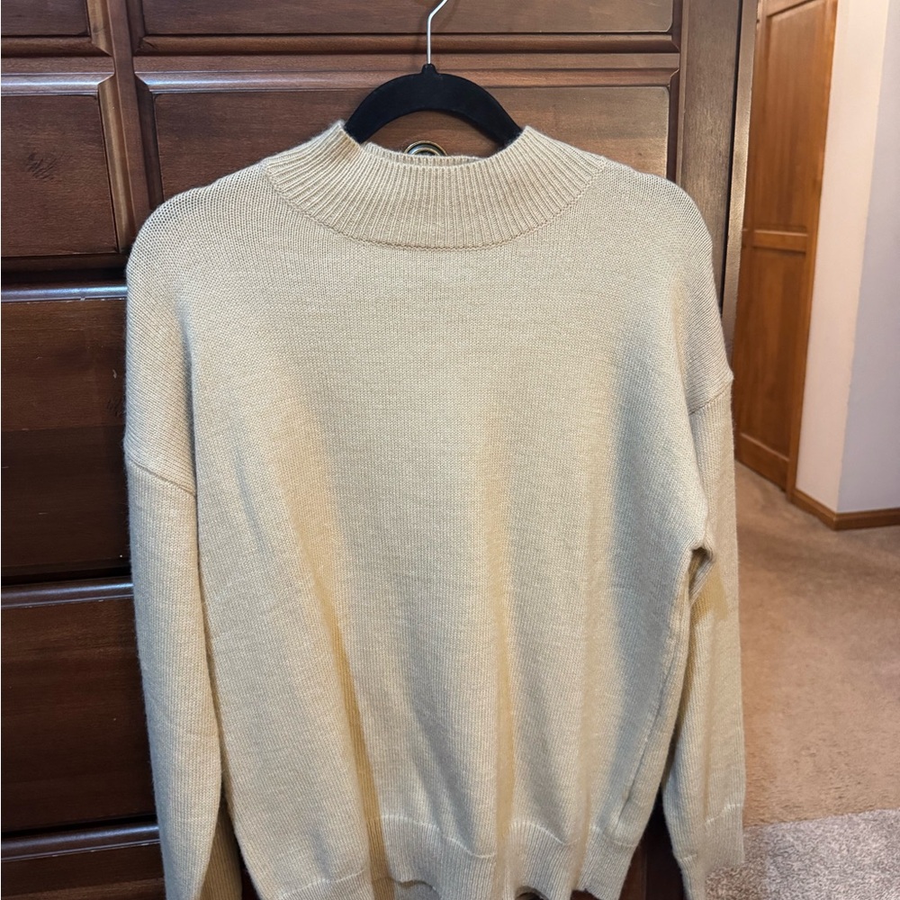 SHEIN Men's Beige Crewneck Sweater